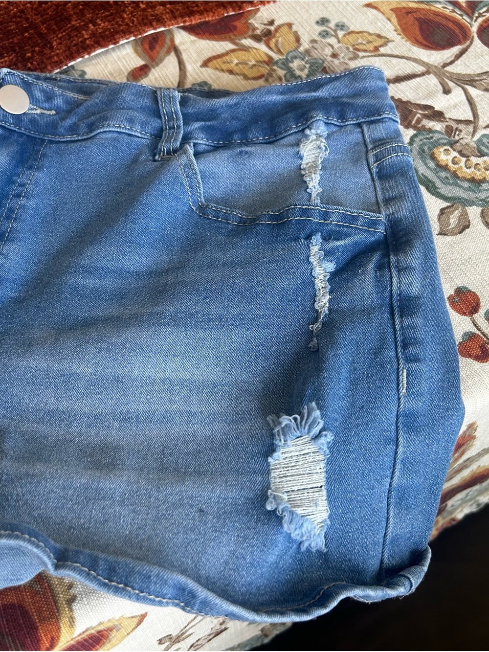 SHORT SHORTS 🩳 - Picture 3 of 6